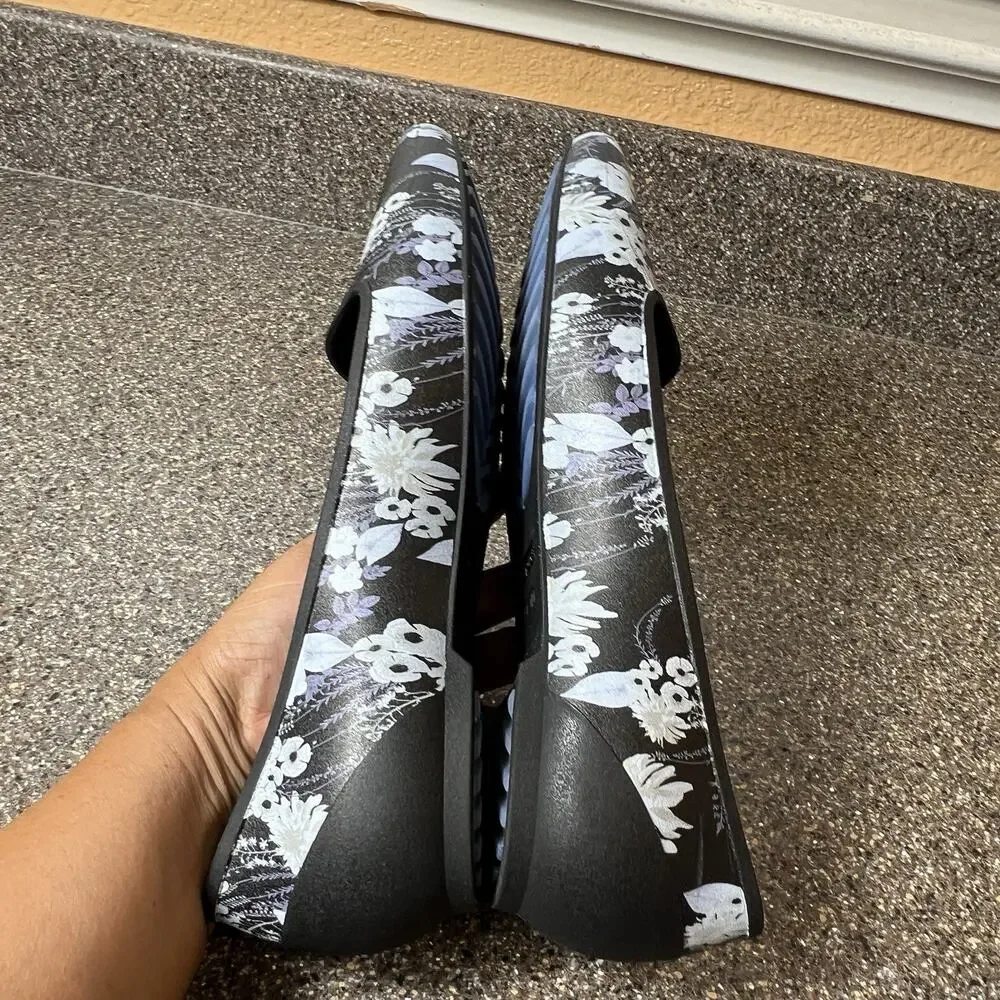 Crocs Iconic Comfort Casual Shoes Black Floral Womens Sz 10 Slip On Flats Loafer